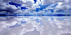 কৃত্রিম নয়, দক্ষিণ আমেরিকায় রয়েছে পৃথিবীর সর্ববৃহৎ এই প্রাকৃতিক আয়না