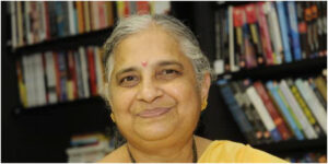 ২১ বছরে কেনেননি একটিও শাড়ি,  বাড়িতে রয়েছে ২০,০০০ বই, সাদামাাটা জীবনেই মুক্তির স্বাদ পেয়েছেন ইনফোসিস-এর চেয়ারম্যান